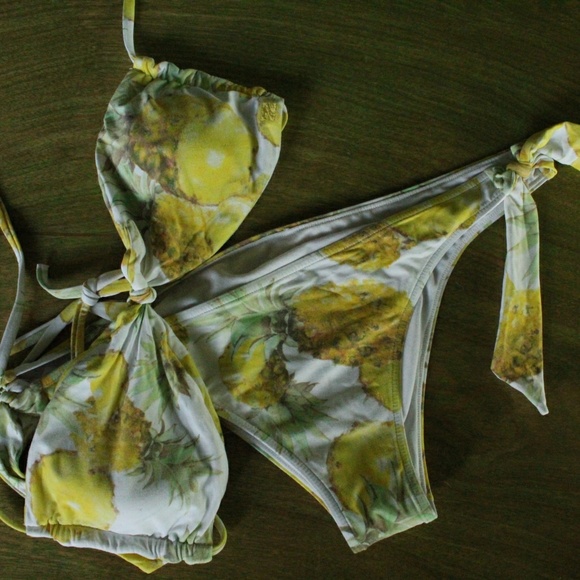 Bikini - Picture 4 of 4